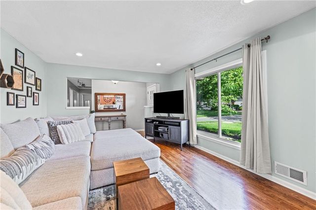 9520 Carter Drive, Overland Park, KS 66212