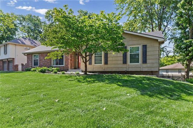 9520 Carter Drive, Overland Park, KS 66212