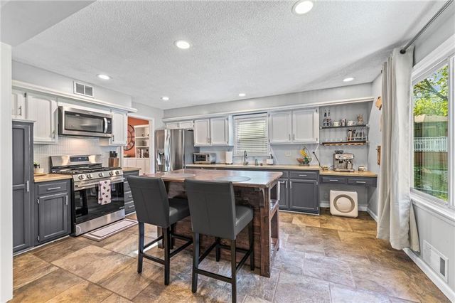 9520 Carter Drive, Overland Park, KS 66212