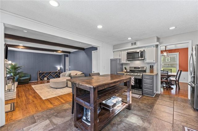 9520 Carter Drive, Overland Park, KS 66212