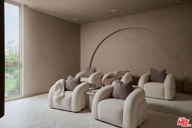 800 N La Jolla Avenue, Los Angeles, CA 90046