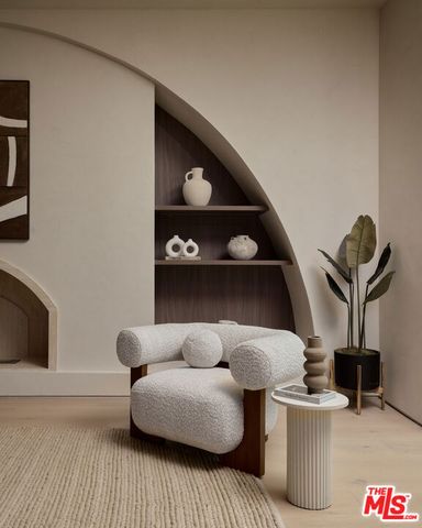 800 N La Jolla Avenue, Los Angeles, CA 90046