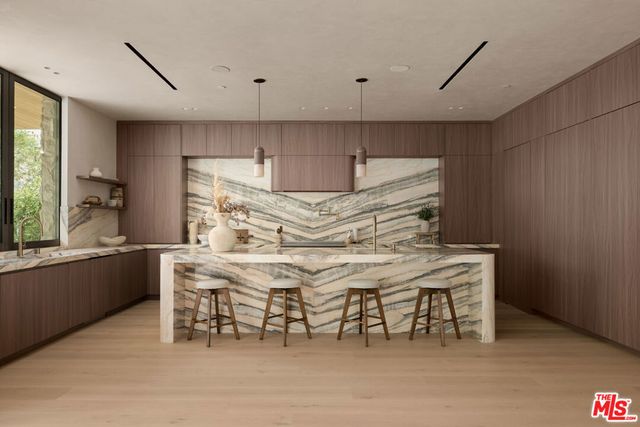 800 N La Jolla Avenue, Los Angeles, CA 90046