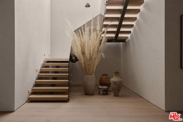 800 N La Jolla Avenue, Los Angeles, CA 90046