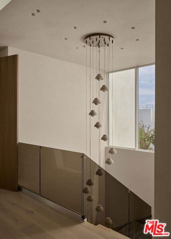 800 N La Jolla Avenue, Los Angeles, CA 90046