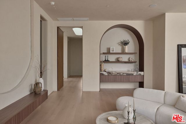 800 N La Jolla Avenue, Los Angeles, CA 90046