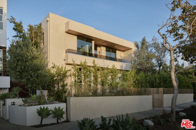 800 N La Jolla Avenue, Los Angeles, CA 90046