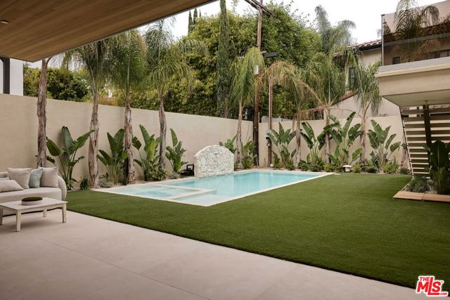 800 N La Jolla Avenue, Los Angeles, CA 90046
