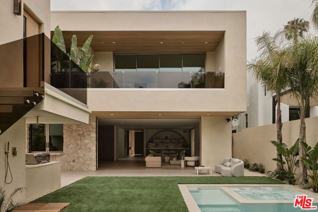 800 N La Jolla Avenue, Los Angeles, CA 90046