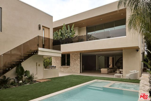 800 N La Jolla Avenue, Los Angeles, CA 90046