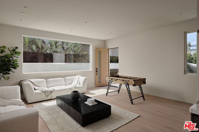 800 N La Jolla Avenue, Los Angeles, CA 90046