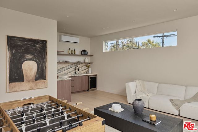 800 N La Jolla Avenue, Los Angeles, CA 90046