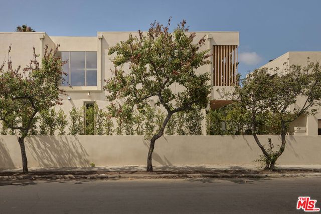 800 N La Jolla Avenue, Los Angeles, CA 90046