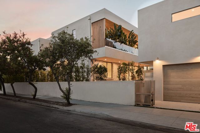 800 N La Jolla Avenue, Los Angeles, CA 90046