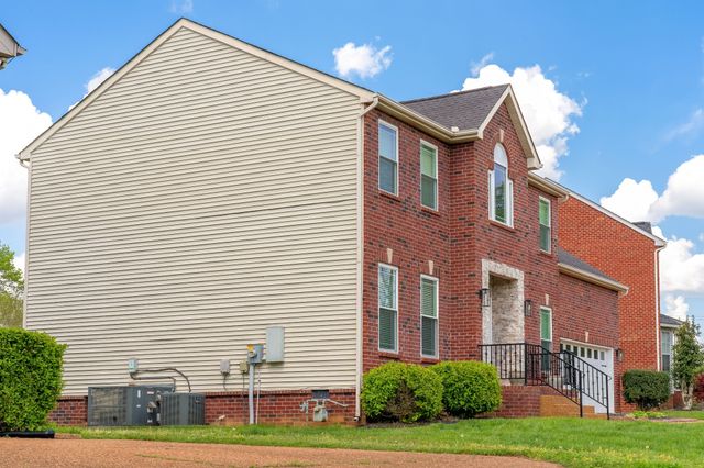138 Grove Ln, S, Hendersonville, TN 37075