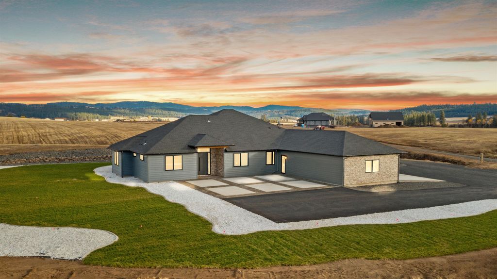 13790 N Bruce Rd, Mead, WA 99021