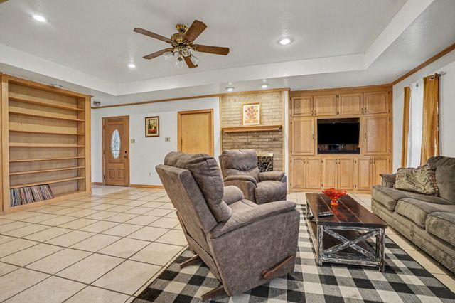 407 Lumpkin Drive, Ennis, TX 75119