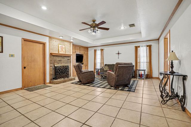 407 Lumpkin Drive, Ennis, TX 75119