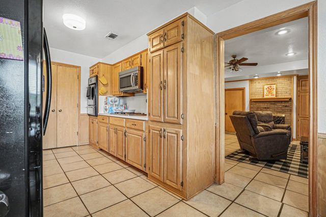 407 Lumpkin Drive, Ennis, TX 75119