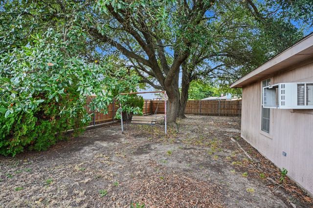 407 Lumpkin Drive, Ennis, TX 75119