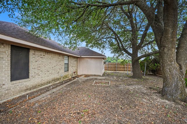 407 Lumpkin Drive, Ennis, TX 75119