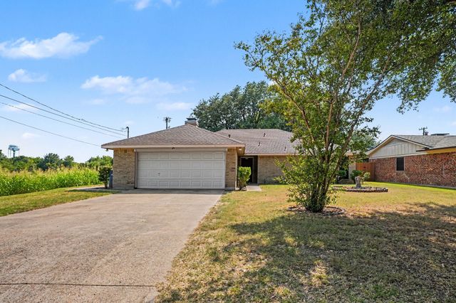 407 Lumpkin Drive, Ennis, TX 75119