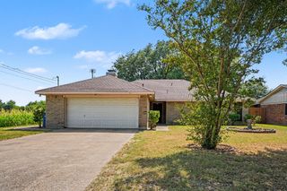 407 Lumpkin Drive, Ennis, TX 75119