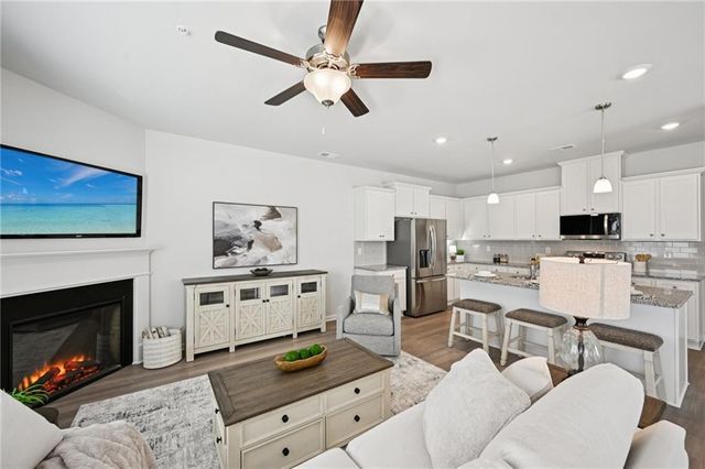 397 Lanier Circle, Woodstock, GA 30189