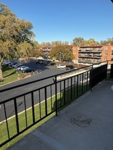 940 Holbrook Road 20C, Homewood, IL 60430