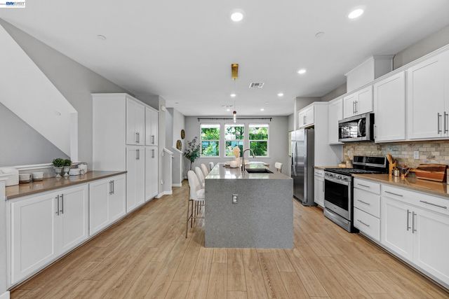 24221 2nd st, Hayward, CA 94541