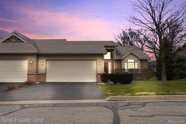 2264 Willow Tree Drive, Brighton, MI 48116