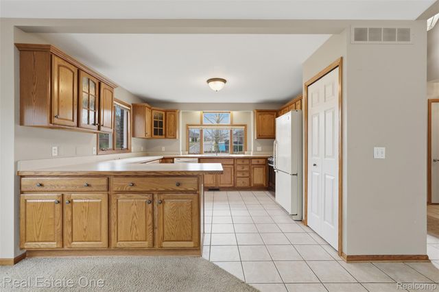 2264 Willow Tree Drive, Brighton, MI 48116