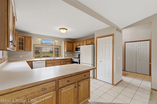 2264 Willow Tree Drive, Brighton, MI 48116