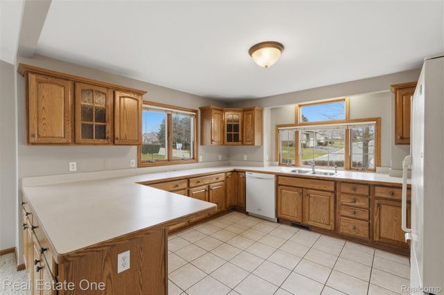 2264 Willow Tree Drive, Brighton, MI 48116