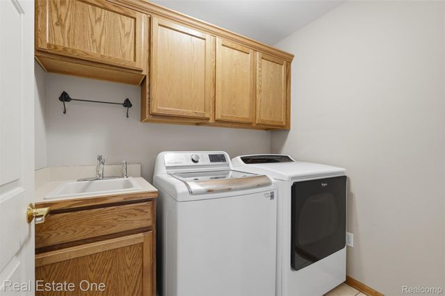 2264 Willow Tree Drive, Brighton, MI 48116