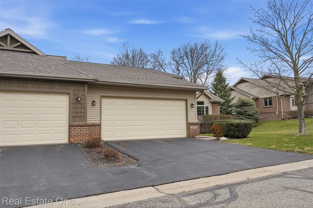 2264 Willow Tree Drive, Brighton, MI 48116