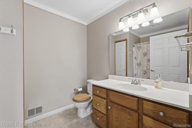 2264 Willow Tree Drive, Brighton, MI 48116