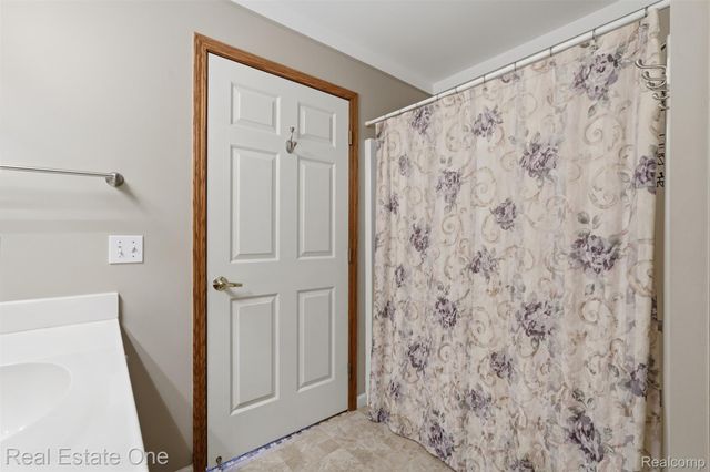 2264 Willow Tree Drive, Brighton, MI 48116