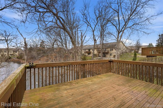 2264 Willow Tree Drive, Brighton, MI 48116