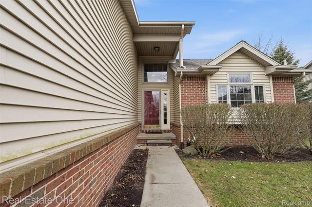 2264 Willow Tree Drive, Brighton, MI 48116