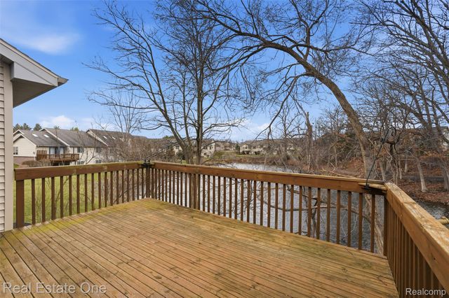 2264 Willow Tree Drive, Brighton, MI 48116