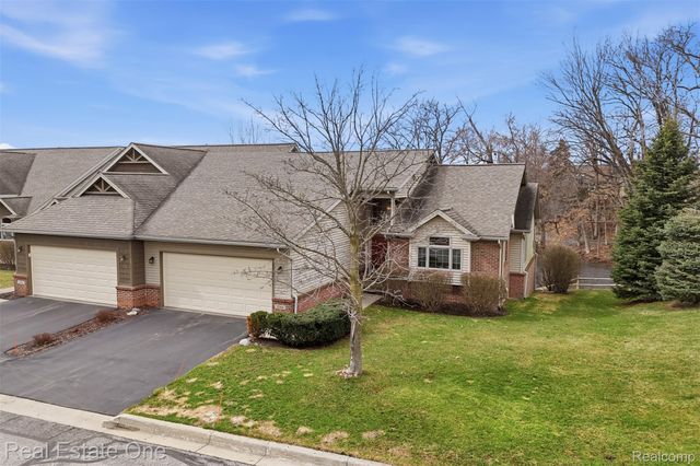 2264 Willow Tree Drive, Brighton, MI 48116