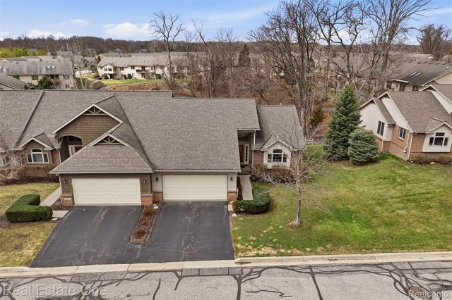 2264 Willow Tree Drive, Brighton, MI 48116