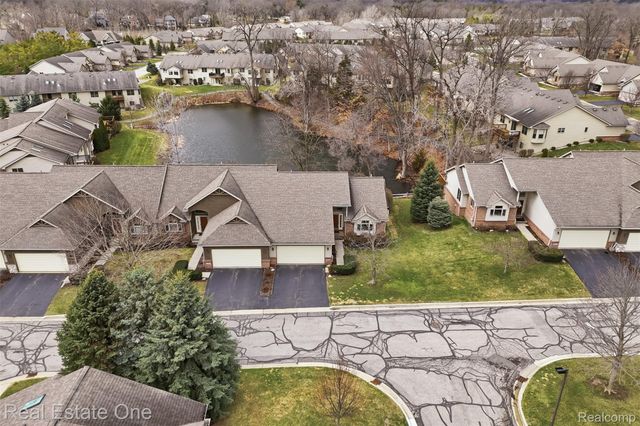 2264 Willow Tree Drive, Brighton, MI 48116