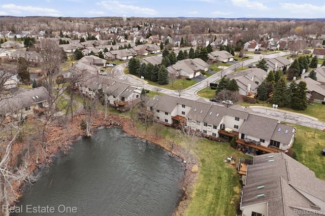 2264 Willow Tree Drive, Brighton, MI 48116