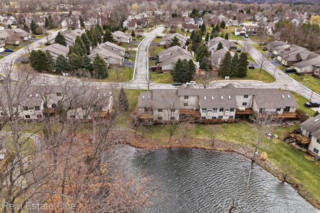 2264 Willow Tree Drive, Brighton, MI 48116