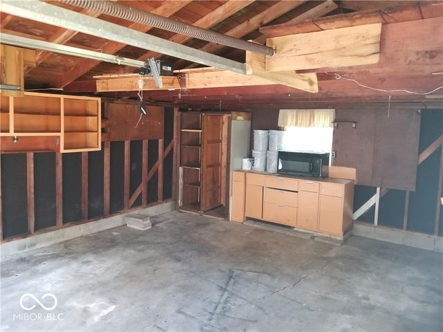 525 S 4th Avenue, Beech Grove, IN 46107