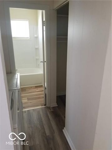 525 S 4th Avenue, Beech Grove, IN 46107