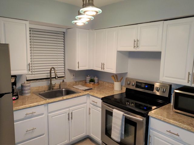 413 SE 23RD Street, Fort Lauderdale, FL 33316