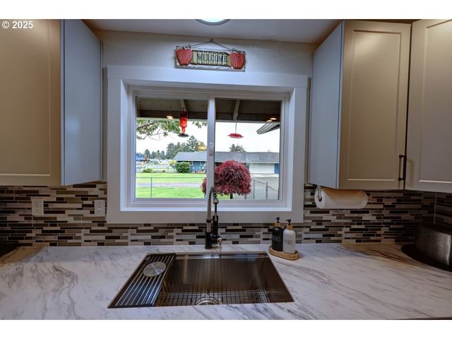 246 W HARBOR St, Warrenton, OR 97146